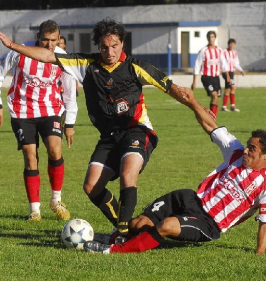 Los "Cruzados" hicieron un torneo irregular y hoy cierran frente a Racing en Trelew.