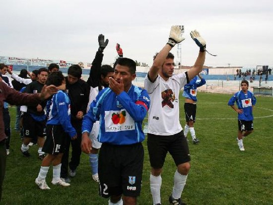 El equipo neuquino no tuvo armas para dar vuelta la historia. El miércoles tiene otra chance.