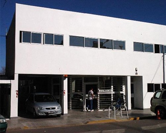 Este edificio fue alquilado por Educación. Es uno de los tantos que renta la provincia en la capital provincial.