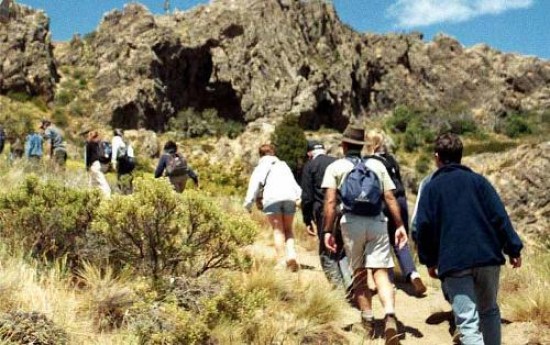 Entre otras iniciativas para retener a los estudiantes se promociona el turismo de aventura en la montaña.