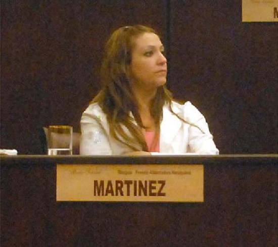Soledad Martínez reclamó al gobernador que elimine las facultades extraordinarias.