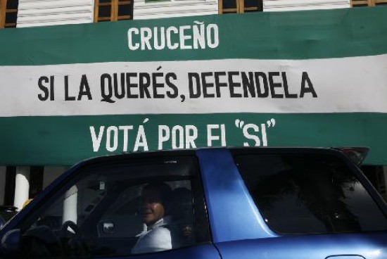 A pesar de que el presidente boliviano ha declarado inconstitucional el referndum en Santa Cruz, esta rica regin hoy ir a las urnas.