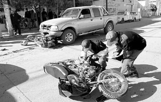 En Colln Cura y San Martn son comunes los accidentes. Los conductores de las motos debieron ser asistidos.