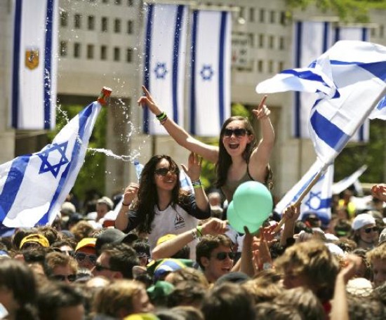  Los israeles recordaron ayer con emocin el nacimiento del estado independiente moderno, en 1948. 