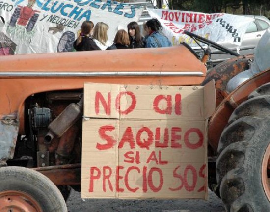 El Movimiento de Mujeres en Lucha se adelantó y comenzó ayer con el reclamo a la vera de la rotonda de Rutas 22 y 151.