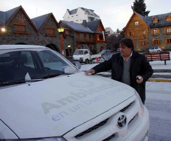 El fenmeno se extendi a Bariloche. Hasta ayer no haba mayores inconvenientes por la poca cantidad cada.