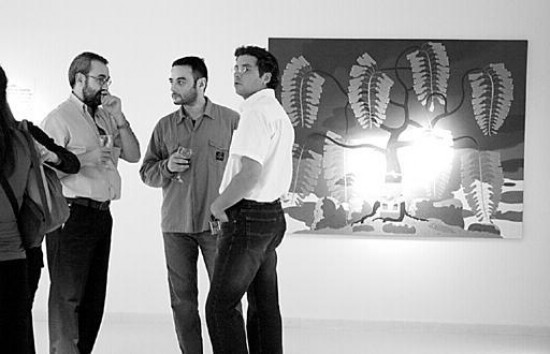 Marcelo del Hoyo, Raúl Cadús y el artista Javier Lodeiro en la inauguración de la muestra.