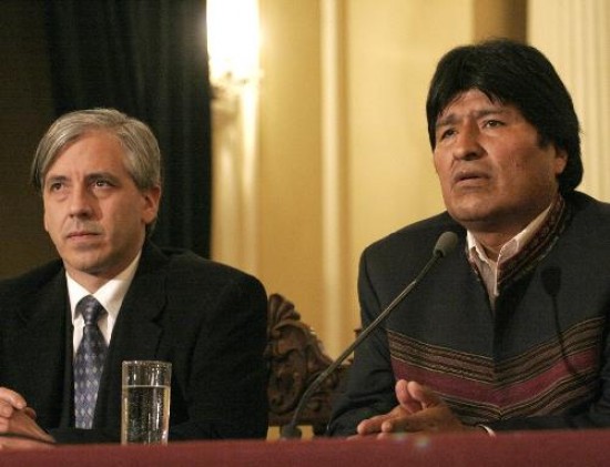 Evo Morales y su vice Linera deberán sacar al menos los mismos votos de apoyo que en la última elección para seguir en el cargo. 