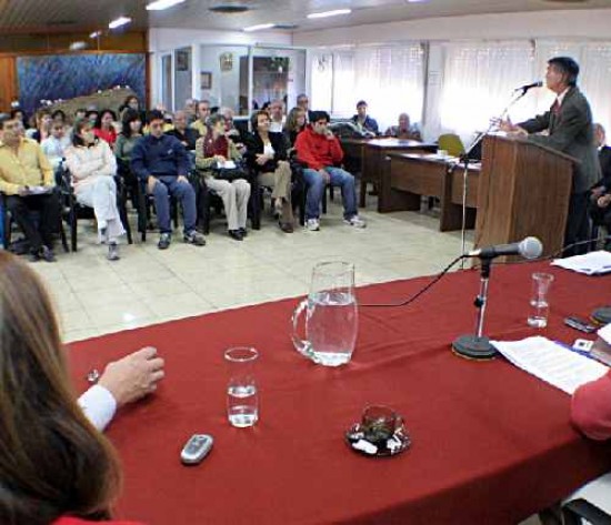 El intendente Ferreira abrió la audiencia que duró unas cinco horas.