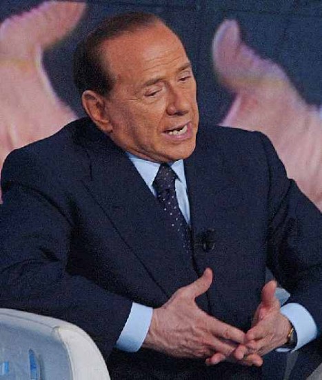  Berlusconi estudia nuevas medidas para frenar a los inmigrantes irregulares.