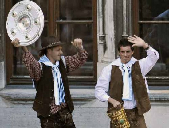 Grito gaucho en Munich.Demichelis y Sosa festejan un nuevo ttulo con el Bayern.