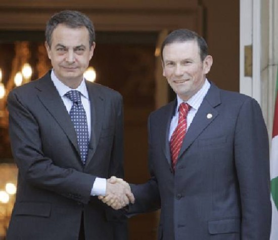 Zapatero e Ibarretxe discutieron por el plebiscito.