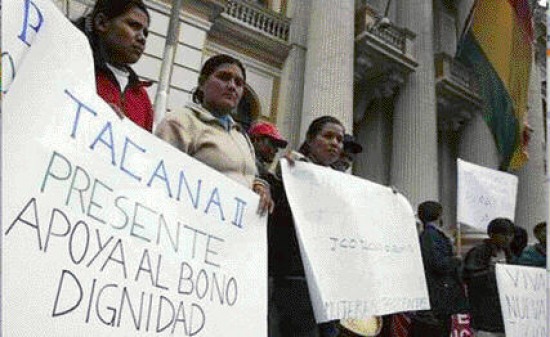 Campesinos aliados de Morales prometieron bloquear caminos y boicotear los plebiscitos de este domingo. 