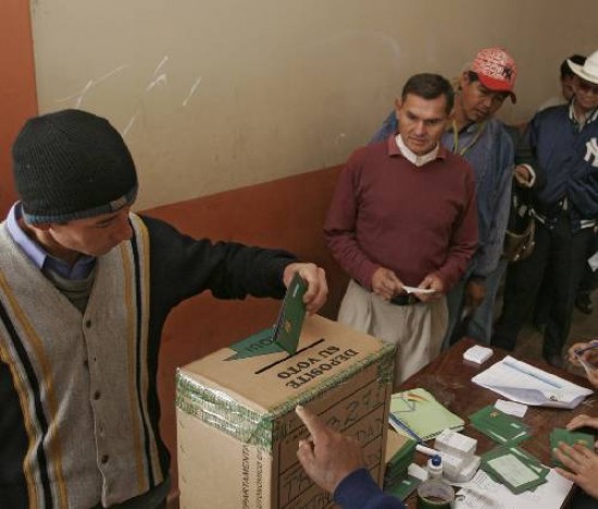 Las regiones que sufragaron limitan con Brasil. La cantidad de votantes no fue la esperada.