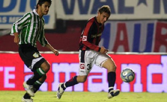 Gonzalo Bergessio marc los tres goles del triunfo de San Lorenzo.