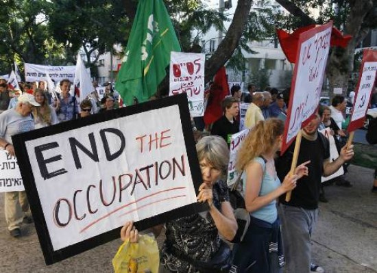 Pacifistas israelíes marcharon ayer en contra de una inminente ofensiva militar sobre Gaza mientras se negocia la paz con los palestinos.
