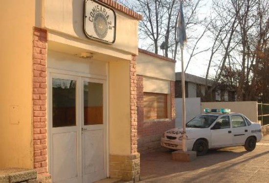 Luego de recibir las curaciones en el hospital, donde le dieron el alta médica, el denunciado quedó detenido en la comisaría 24.