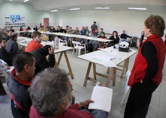 La Unter convoc a padres, docentes y legisladores, aunque de stos slo fueron los de la oposicin.