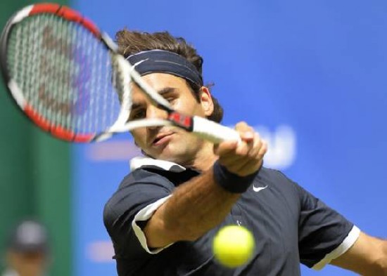 El suizo Federer se mueve cmodo en el csped de Halle. Hoy juega con Kiefer, en semis.