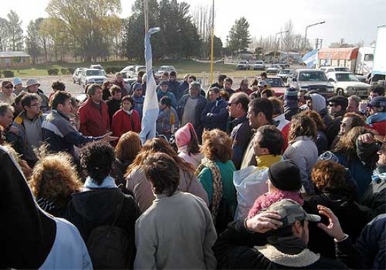 En Cipolletti, la protesta uni a los productores nucleados en la Cmara y a los autoconvocados