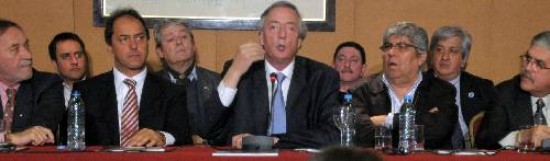 Como presidente del PJ, Kirchner dio ayer su primera conferencia de prensa en cinco aos.