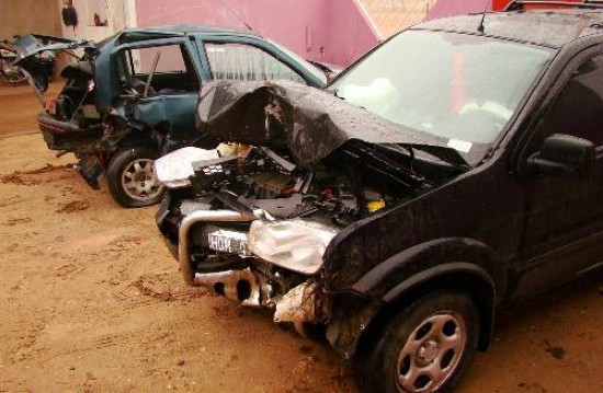 El Clío hizo un trompo, se cruzó de carril y golpeó a la Eco Sport. El accidente ocurrió a la altura del paraje San Sebastián.