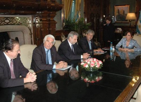 Una imagen que se repetir maana: la presidenta con dirigentes de las principales entidades agropecuarias. 