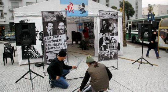 La Plaza de Mayo parece ya una kerms de posturas ideolgicas agrupadas en el kirchnerismo. El campo tambin logr hacer pie all. 