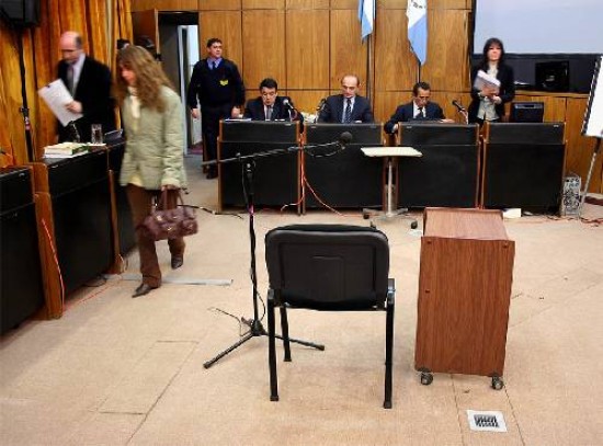 Sobisch dejó la silla vacía. El querellante pedirá que lo detengan "como a cualquier testigo renuente".