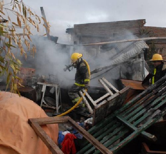 El incendio ocurri en Cndor al 1.300 de Roca.