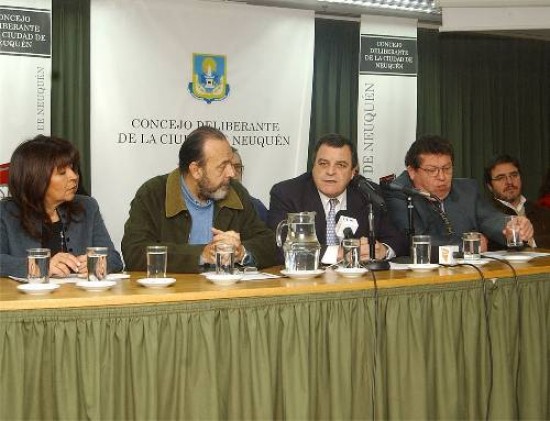 El presidente del Comit Provincial, Marcelo Inaudi, y el intendente capitalino, Martn Farizano, salieron a apoyar a Quiroga.