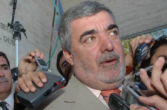 Das Neves, lanzado como candidado presidencial, crtico con el gobierno K. 