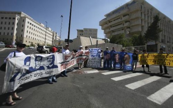 Por mayora los israeles aceptaron el intercambio, pese a tener la certeza de que recibirn slo cadveres.