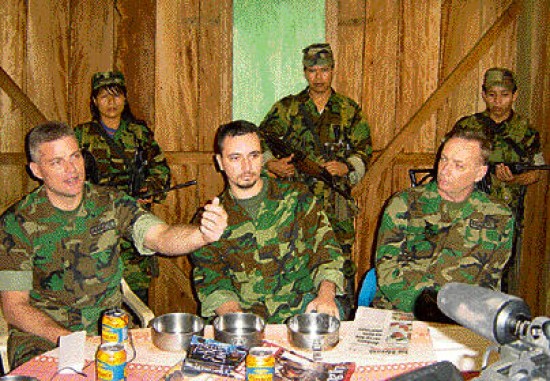  Los contratistas estadounidenses, mostrados en un video de 2004 difundido por la guerrilla. 