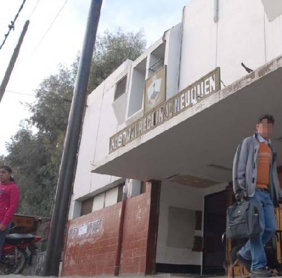 Los médicos dicen que en el hospital no se "revaloriza" el papel de los recursos humanos.