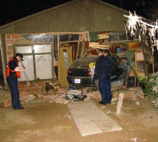 Los daos en la vivienda fueron casi totales. La familia tuvo que pasar la noche en casa de familiares.