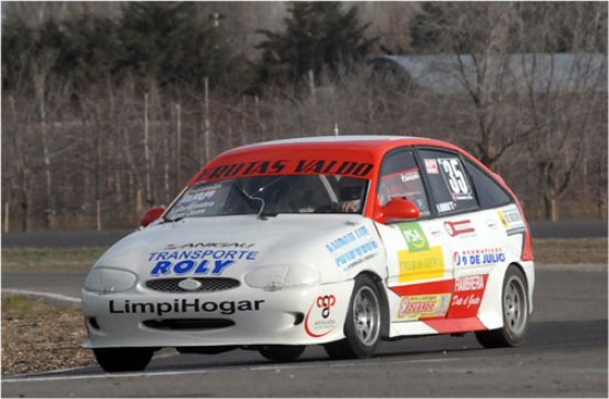 Nicols Arngoli puso adelante a uno de los autos del Lanigau Motorsport.