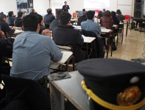 El trabajo que cumplen los policas est considerado como uno de los ms estresantes y ello repercute en la salud de los uniformados.