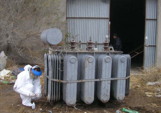 Siguen buscando salidas a la disposicin final del peligroso aceite.