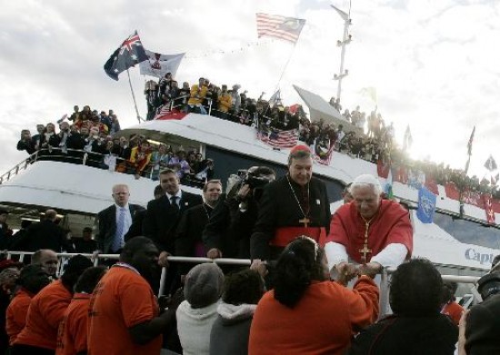 Ante miles de jóvenes, Benedicto XVI habló de una "administración responsable de los bienes de la Tierra".