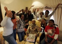 Mandela festejó en su ciudad natal junto a sus nietos y otros familiares. Hubo actos en todo el país.