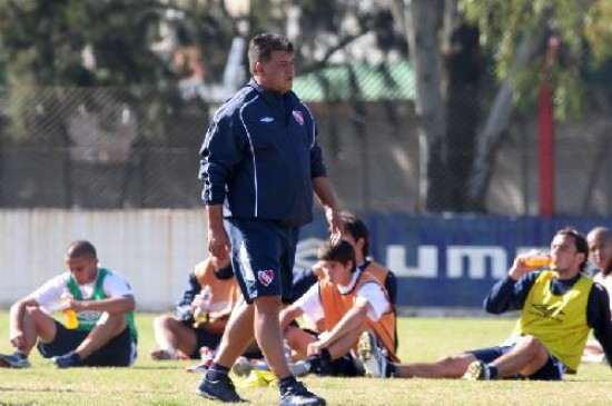 El entrenador de Independiente considera que hay equipo para jugar bien al ftbol.