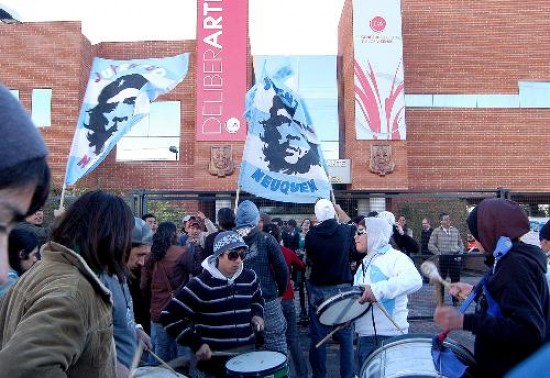 La organización Barrios de Pie fue a solicitar a los concejales el rápido tratamiento de la emergencia habitacional.