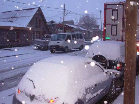 La nieve sorprendi a los pobladores de Jacobacci. Foto: Jos Mellado, agencia.