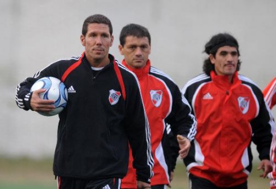 Relacin rota. Diego Simeone y Nelson Vivas se cansaron de sus desplantes.