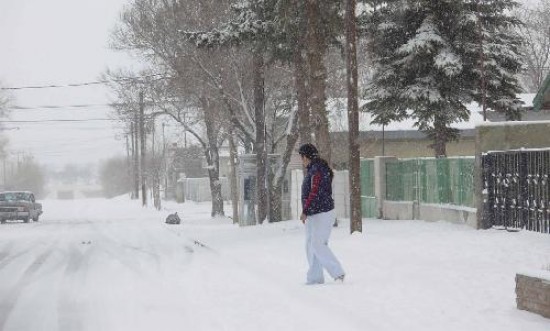 Los habitantes ms pobres de la zona vieron con zozobra la llegada de ms nieve por la falta de lea.