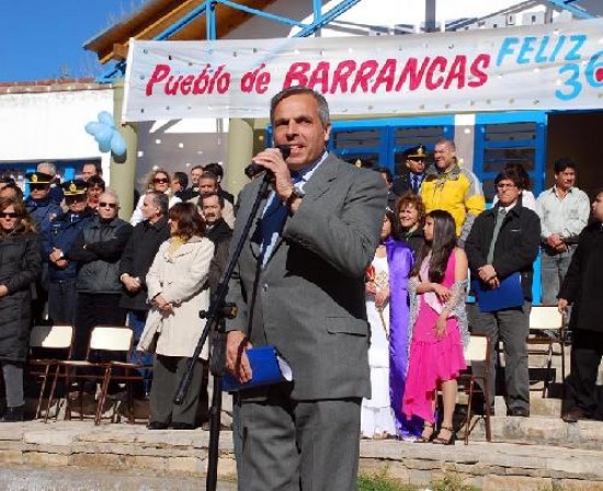 El mandatario neuquino estuvo ayer en Barrancas y se entrevistar maana en Mendoza con la presidenta.