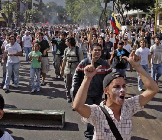 Abogados, intelectuales y estudiantes conforman el grupo crtico de Chvez.