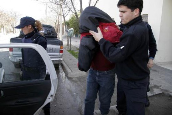 Los detenidos fueron llevados cerca de las 8 de la maana al juzgado, y all permanecieron hasta la media tarde.