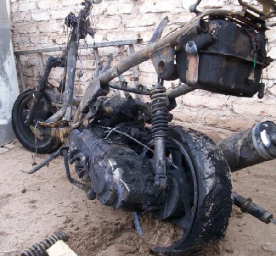 La moto estaba frente a la puerta de la casa de un funcionario comunal.